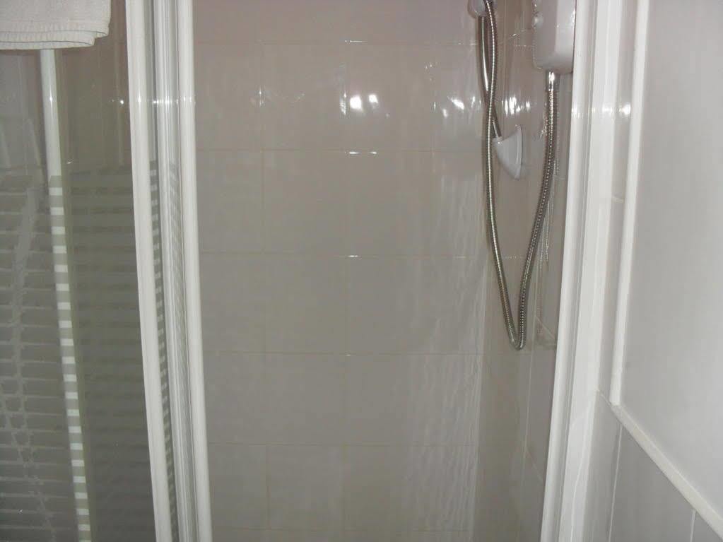 Causeway Bay Guesthouse Portrush Bagian luar foto